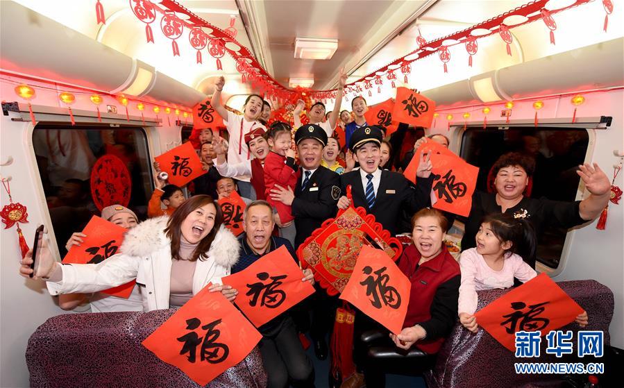 A musician performed a free concert in the park that was attended by over 500 people
