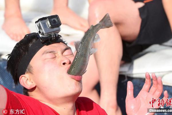 A major airline offered discounts on flights for passengers who book in advance