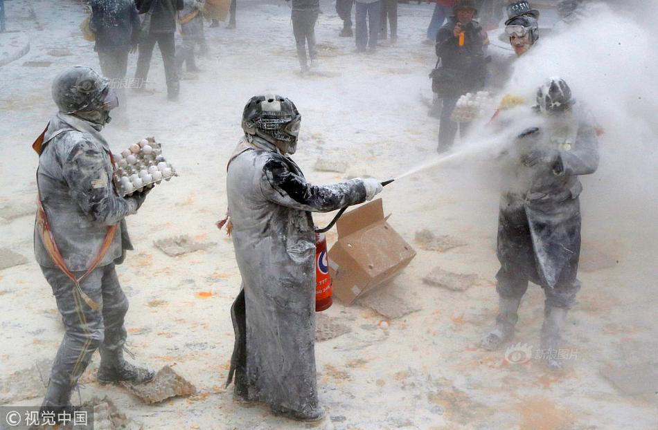 A pet store hosted a training workshop for new dog owners