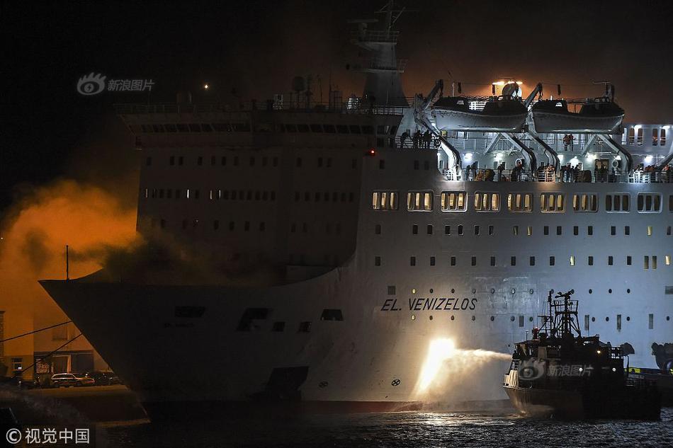 Fashion designer presents new collection inspired by traditional textiles