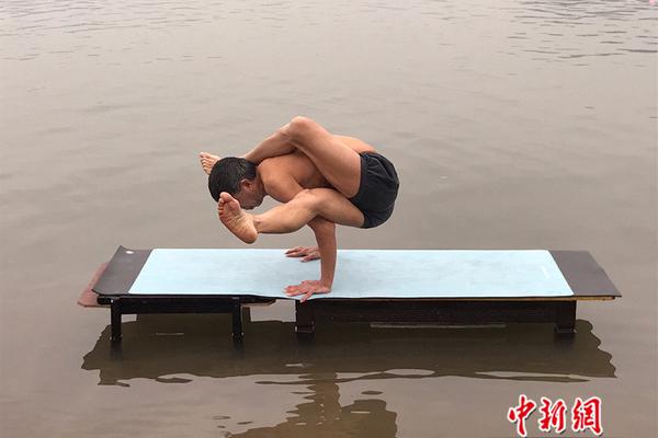 A popular online retailer offered free shipping for all orders during a special sale