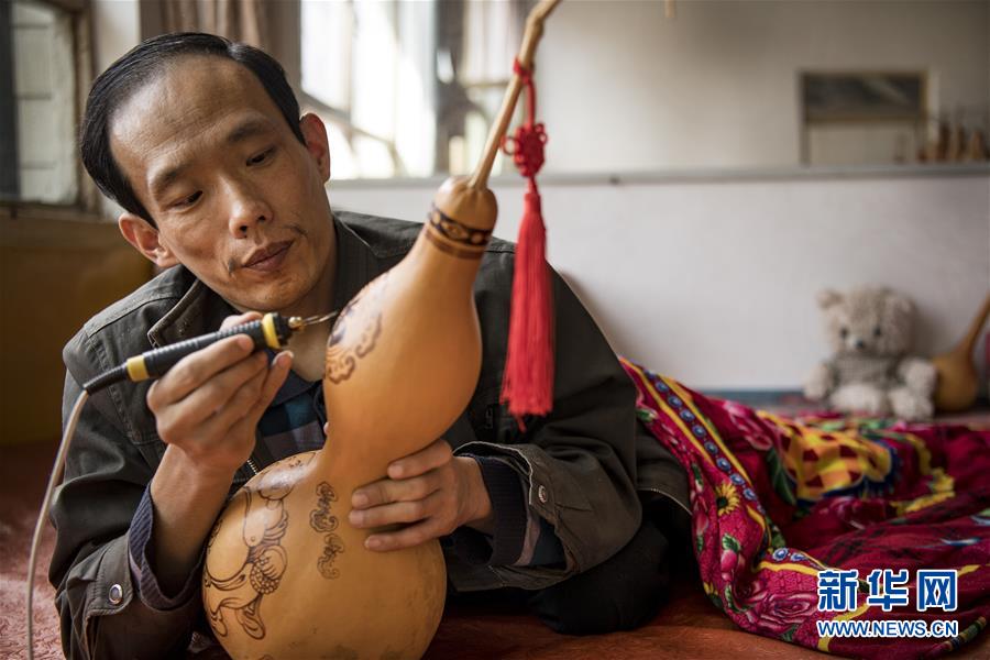 The government announced plans to repair and renovate old public schools in rural areas