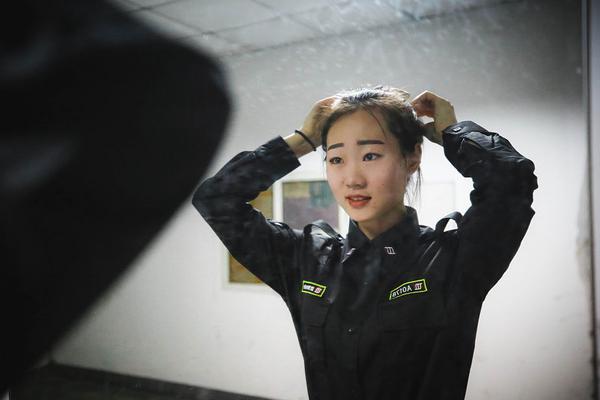 Community center offers free classes in computer skills for seniors