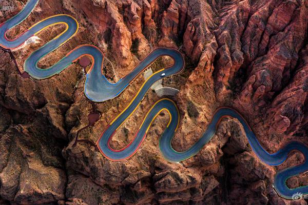 Scientists developed a new method to remove oil spills from coastal beaches more efficiently