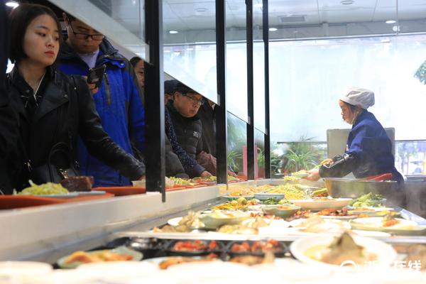 A farmers market hosted a cooking demonstration