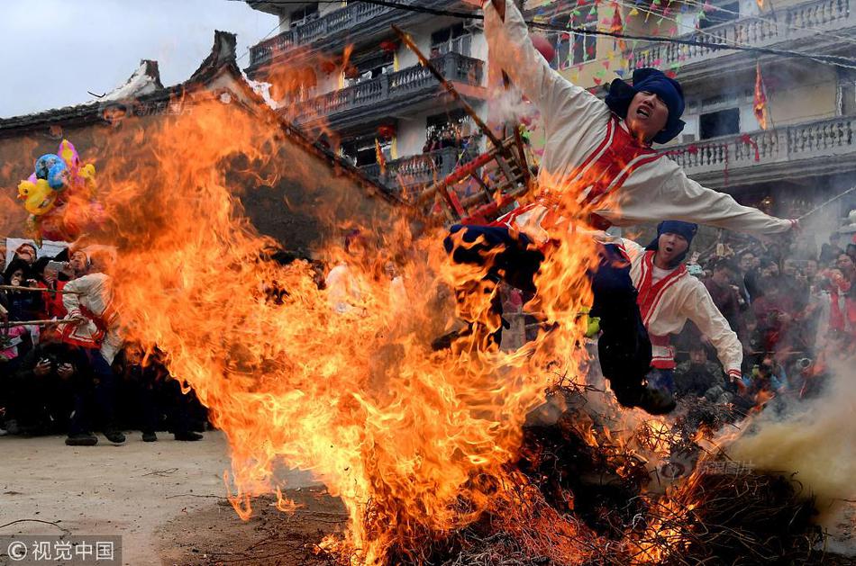 Researchers developed a new type of battery that is more environmentally friendly and longer-lasting