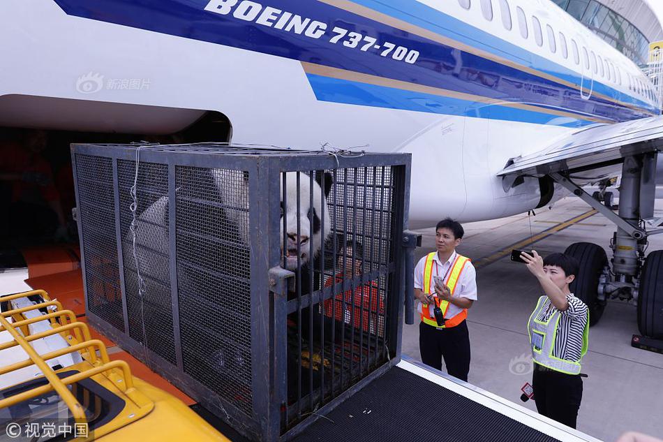 A celebrity chef cooked a meal for homeless people at a shelter