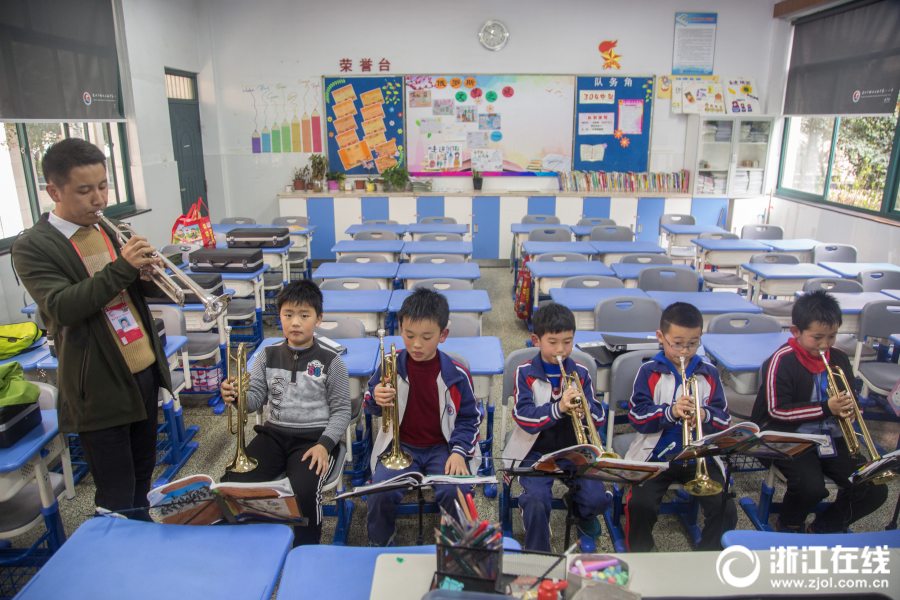 Swimming team wins national championship for third year in a row