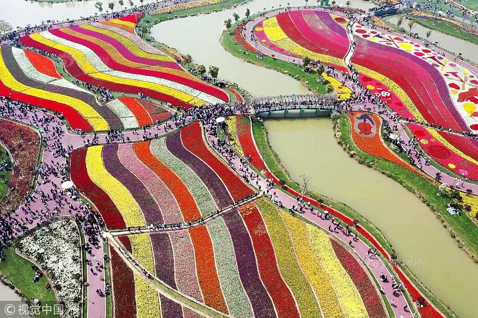 Bookstore hosts author signing event for newly released mystery novel