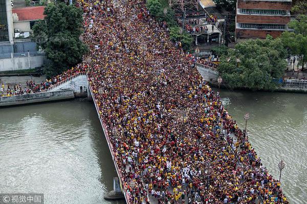 Hardware store sells compost bins to encourage home recycling