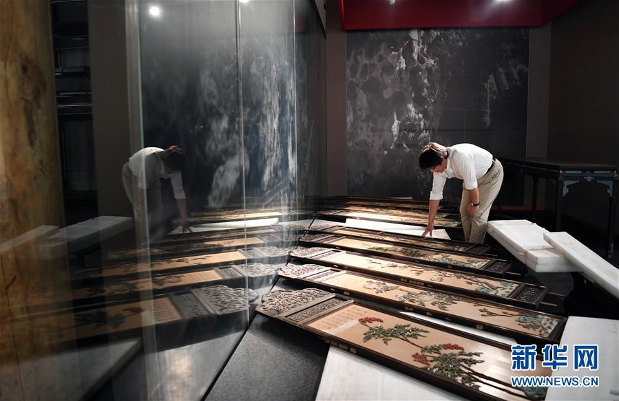 A hospital announced it will build a new cancer treatment center with state-of-the-art equipment