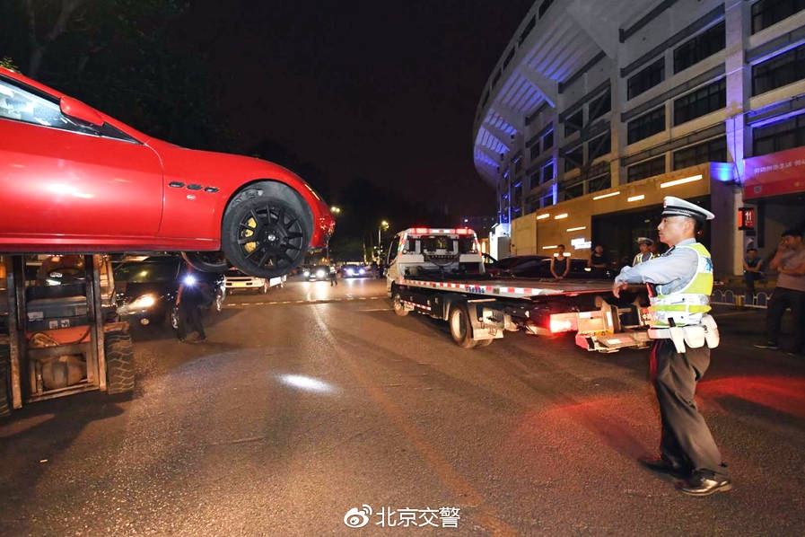 Theater group puts on free performances of children’s plays in community parks