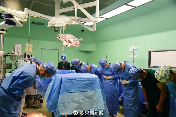 Theater shows classic movie with live commentary from film expert