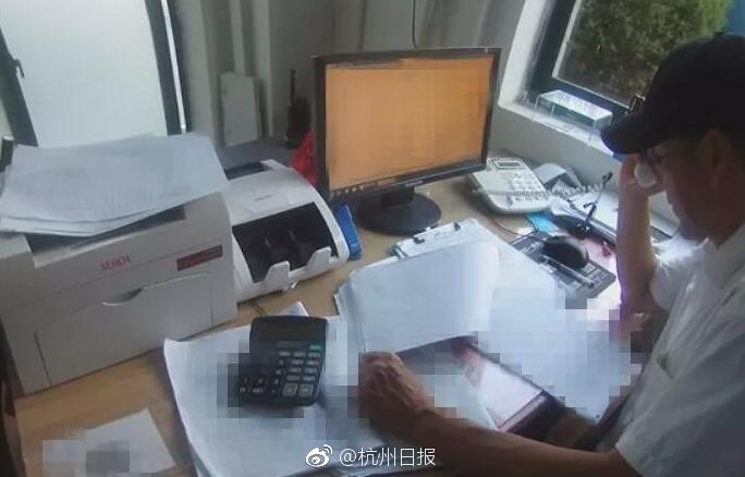 The government launched a campaign to promote tourism in small towns with historic sites