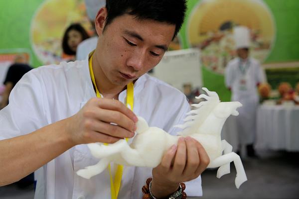 A university conducted a survey that found 80% of students are satisfied with their education