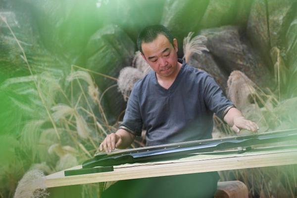 Fashion show raises money for charity with designs from local designers