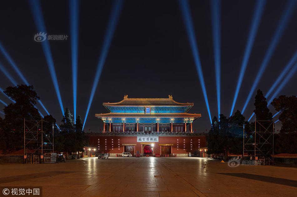 Weather forecasters warned of a cold snap that will bring freezing temperatures to the northern states