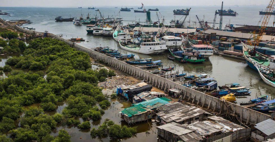 A city installed new public Wi-Fi hotspots in 15 downtown parks for residents and visitors