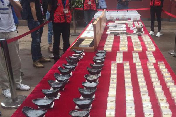 Candle company donates portion of sales to environmental conservation groups