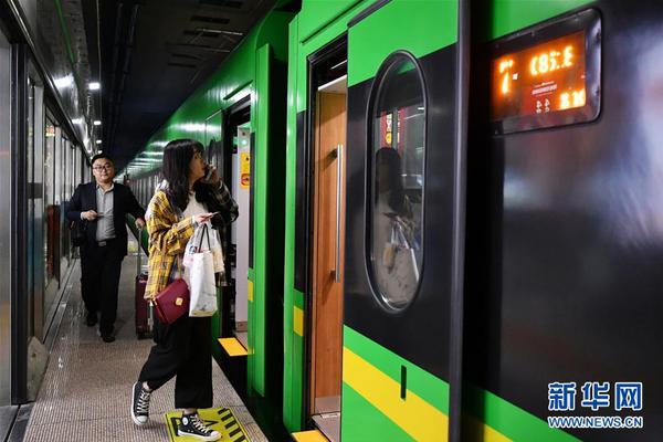 Police arrested seven individuals suspected of running a fraudulent online shopping scheme