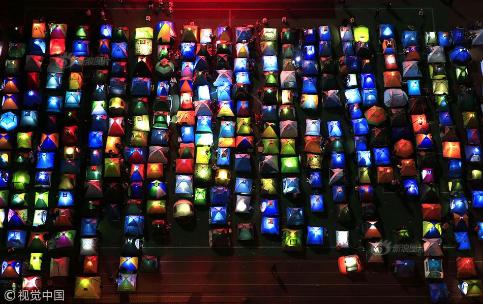 A city council discussed plans to build a new skate park in a public park