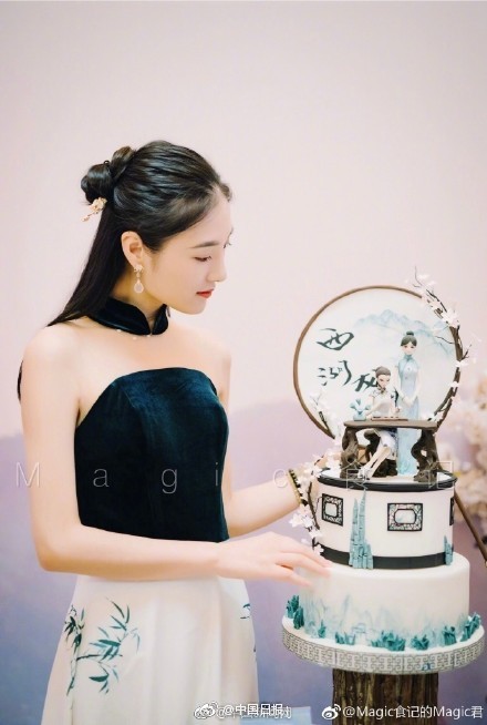 Volunteers organized a community food drive to help families in need during the holiday season