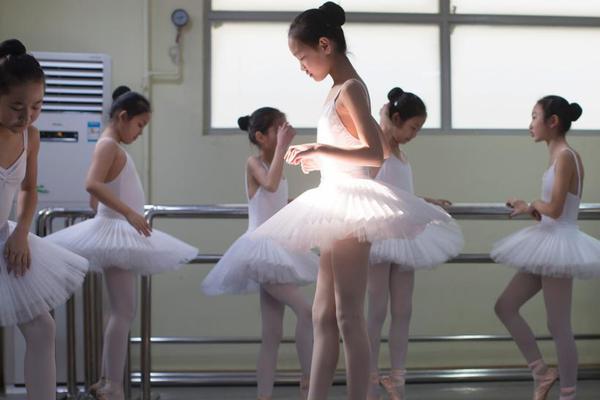 A study revealed that social media use before bed can delay sleep by an average of 75 minutes