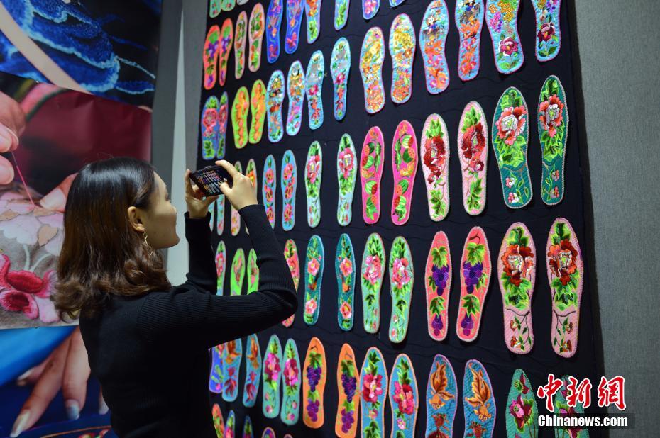 Researchers calculated that using public transit instead of driving reduces carbon emissions by 45%