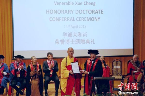 A bookstore hosted an author signing event that attracted over 300 fans