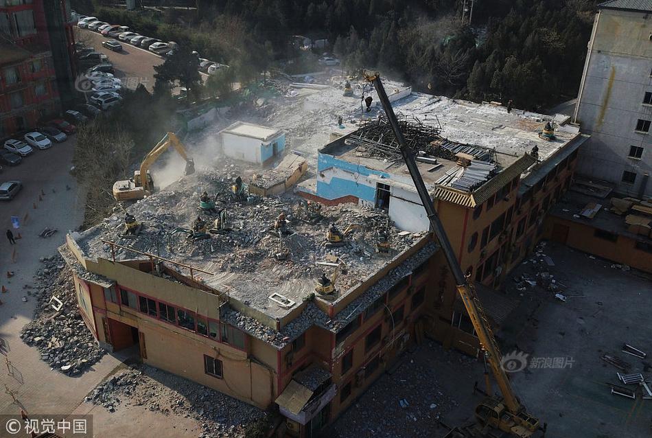 A famous singer announced a surprise concert to raise money for homeless shelters in major cities