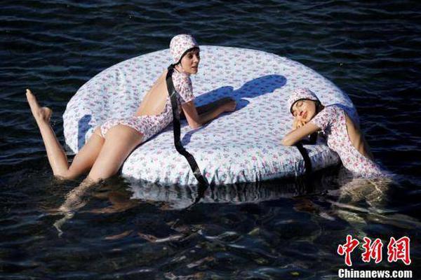 A best-selling author released a new thriller novel that focuses on cybercrime and hacking