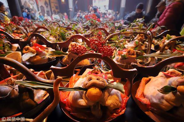 A bank introduced a savings account with a 4% interest rate for new customers