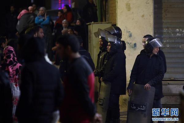 Bakery makes low sugar muffins with whole grain flour and fruit