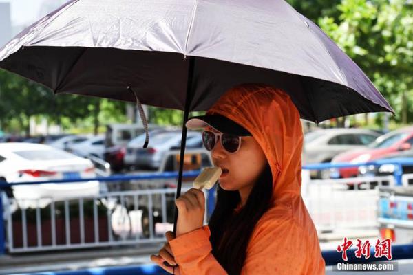 Major department stores announced they will offer early holiday discounts starting next month