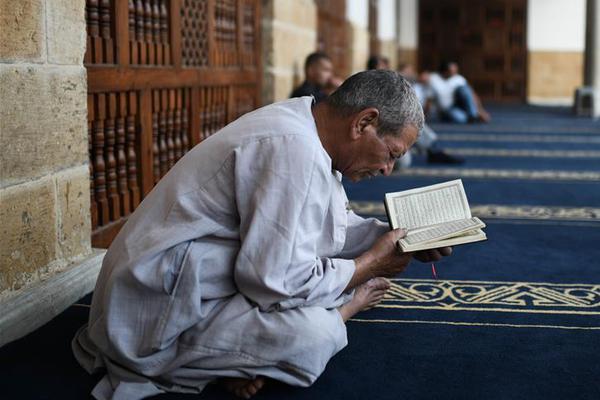 A photographer collaborated with a local business to create promotional photos