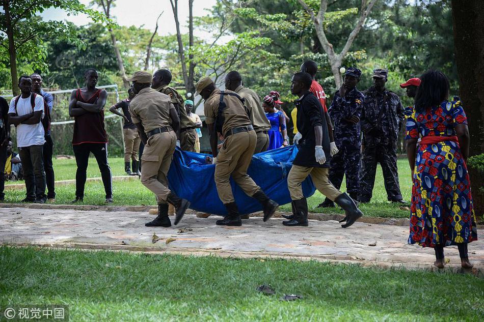 Park rangers teach visitors about Leave No Trace principles in wilderness areas