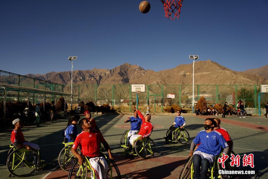 Fire department installs smoke detectors in homes of elderly residents for free