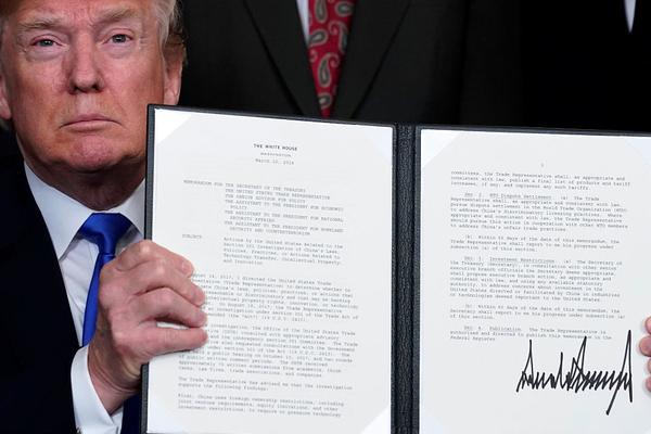 Basketball team wins conference championship with last-second shot