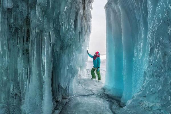 Firefighters contained a large wildfire in the western region after six days of hard work