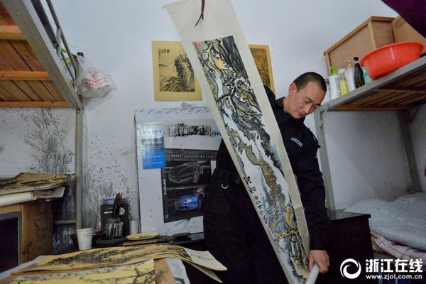 A snowstorm canceled over 500 flights and closed schools in the northeast