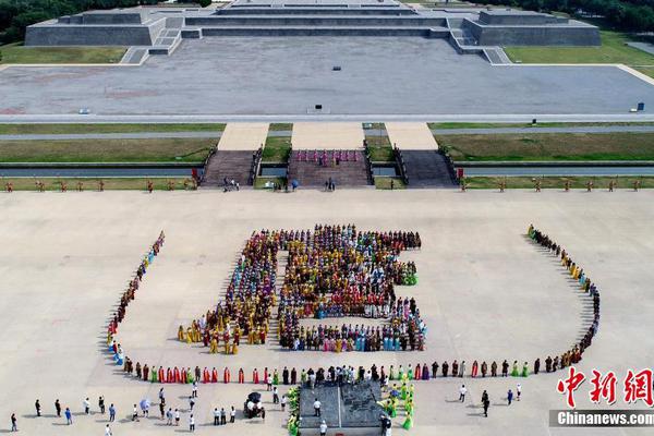 Firefighters contained a large-scale wildfire in the western region after five days of intensive efforts