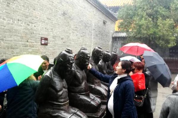 A museum hosted a special event to celebrate the anniversary of a famous historical figure, featuring lectures and interactive exhibits.