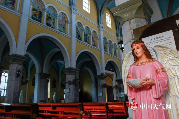 Candle store hosts workshop on making homemade candles