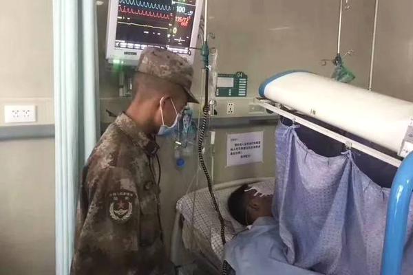 Online retailer offers free shipping for orders over a certain amount