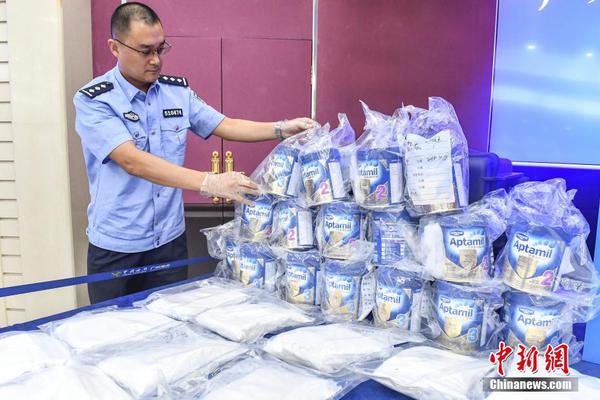 Pet groomer introduces organic grooming products for sensitive skin in pets