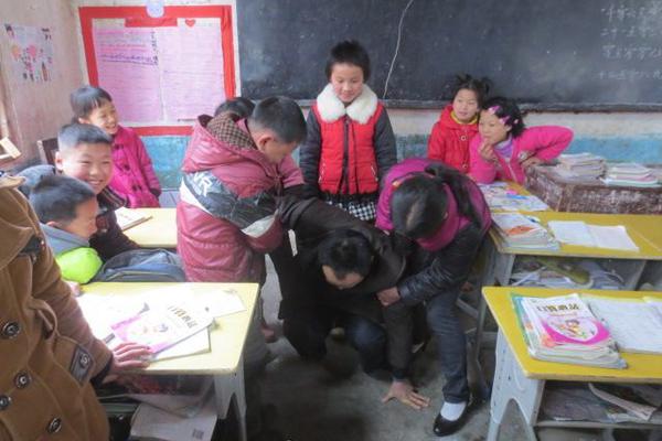 A study found that reading aloud to young children improves their language development