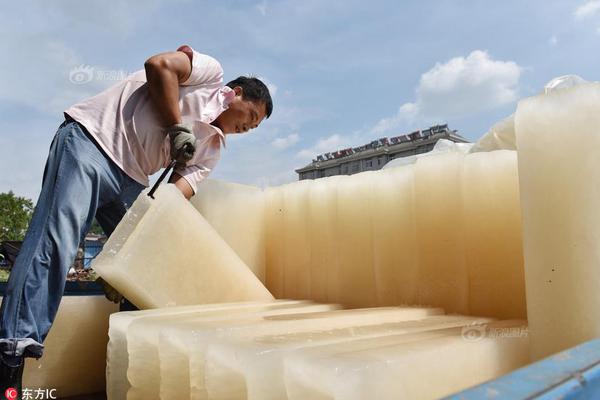 Scientists developed a new method to purify water using sunlight and a simple filter