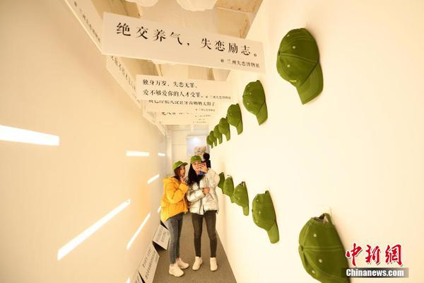 A farmers market added a section for local honey