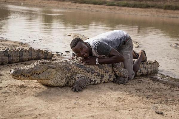 Florist creates special flower arrangements for upcoming Mother’s Day celebrations
