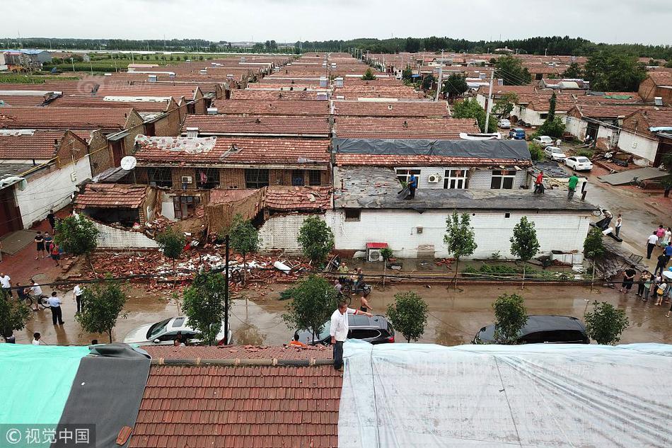 A large retail company said it will phase out single-use plastics in all its stores by the end of 2025